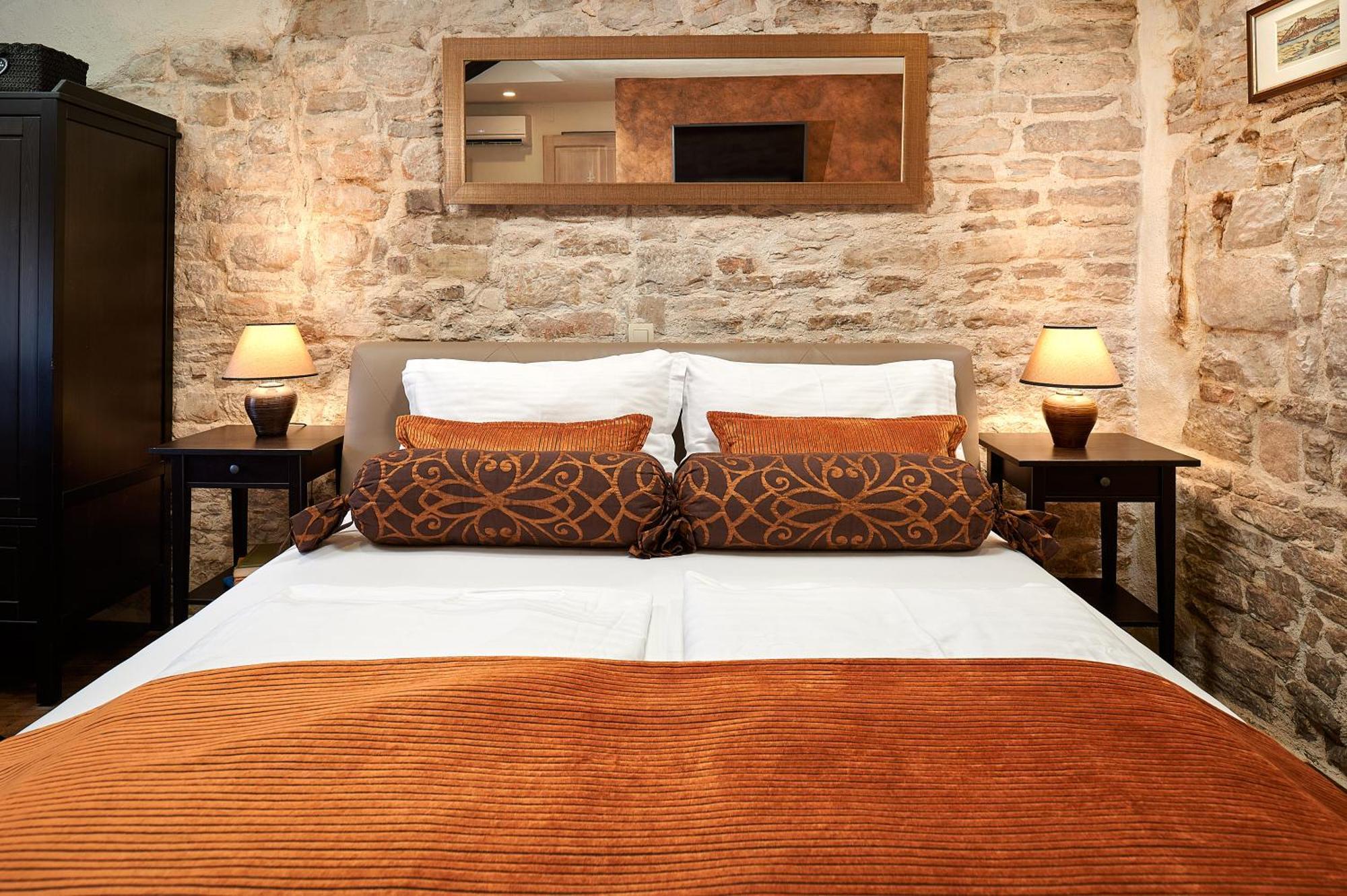 Rustic Apartments Sv Frane In The Old Town Sibenik Exterior photo